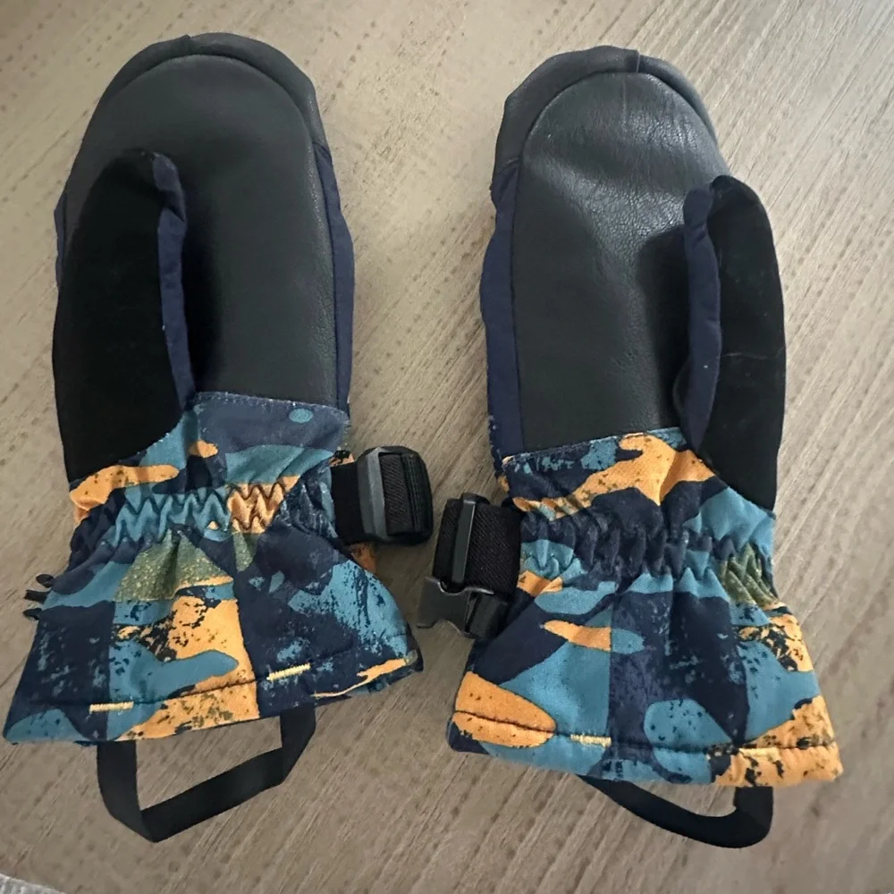 Columbia Youth Ski / Snow Mittens with Blue and Gold Accents